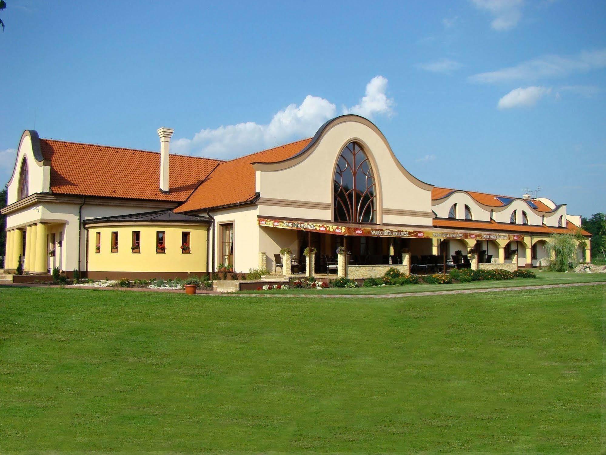 Wellness Hotel Spark Malacky Luaran gambar
